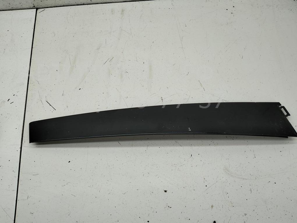 Накладка двери передней левой