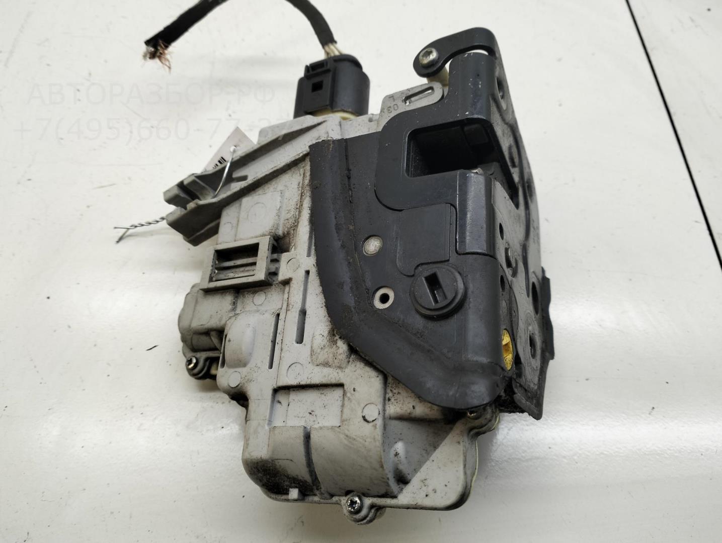 Замок двери задней левой