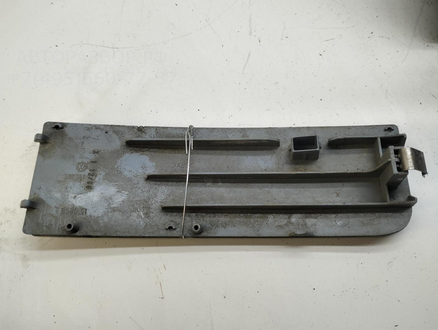 Отражатель передний левый у фары