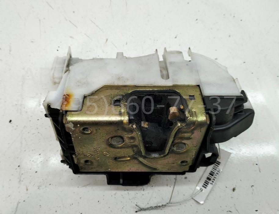 Замок двери передней правой