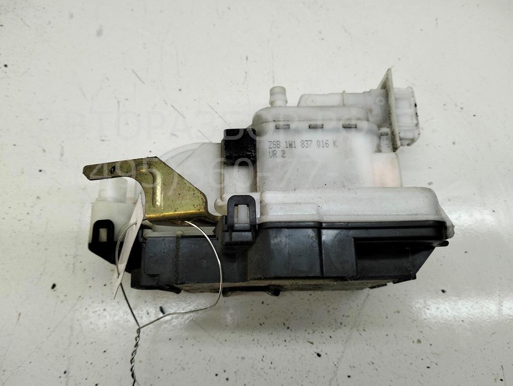 Замок двери передней правой