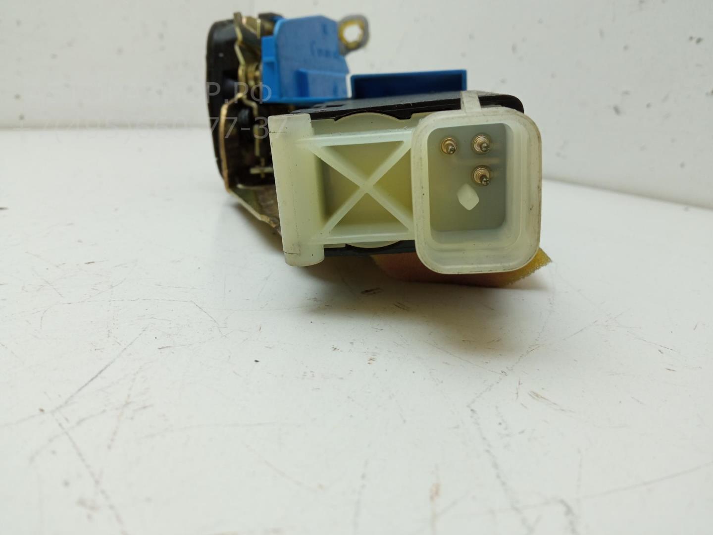 Замок двери передней правой