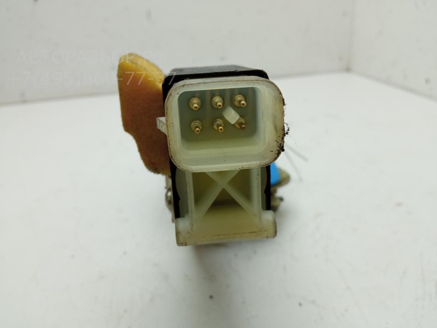 Замок двери передней левой