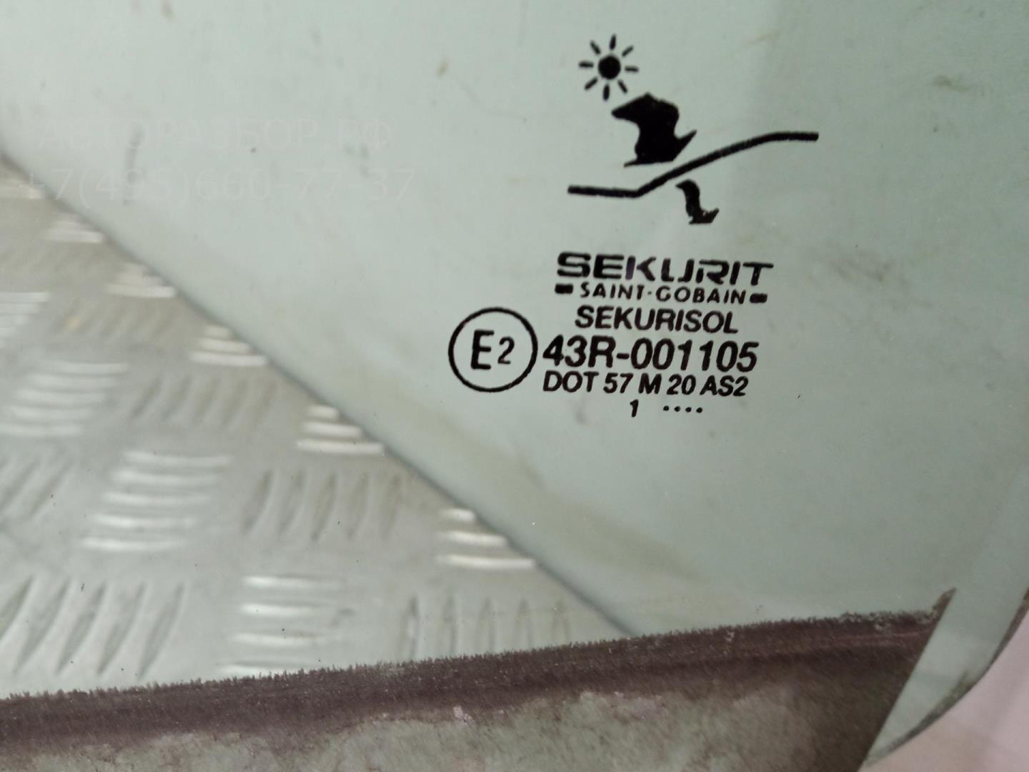 Стекло двери задней левой