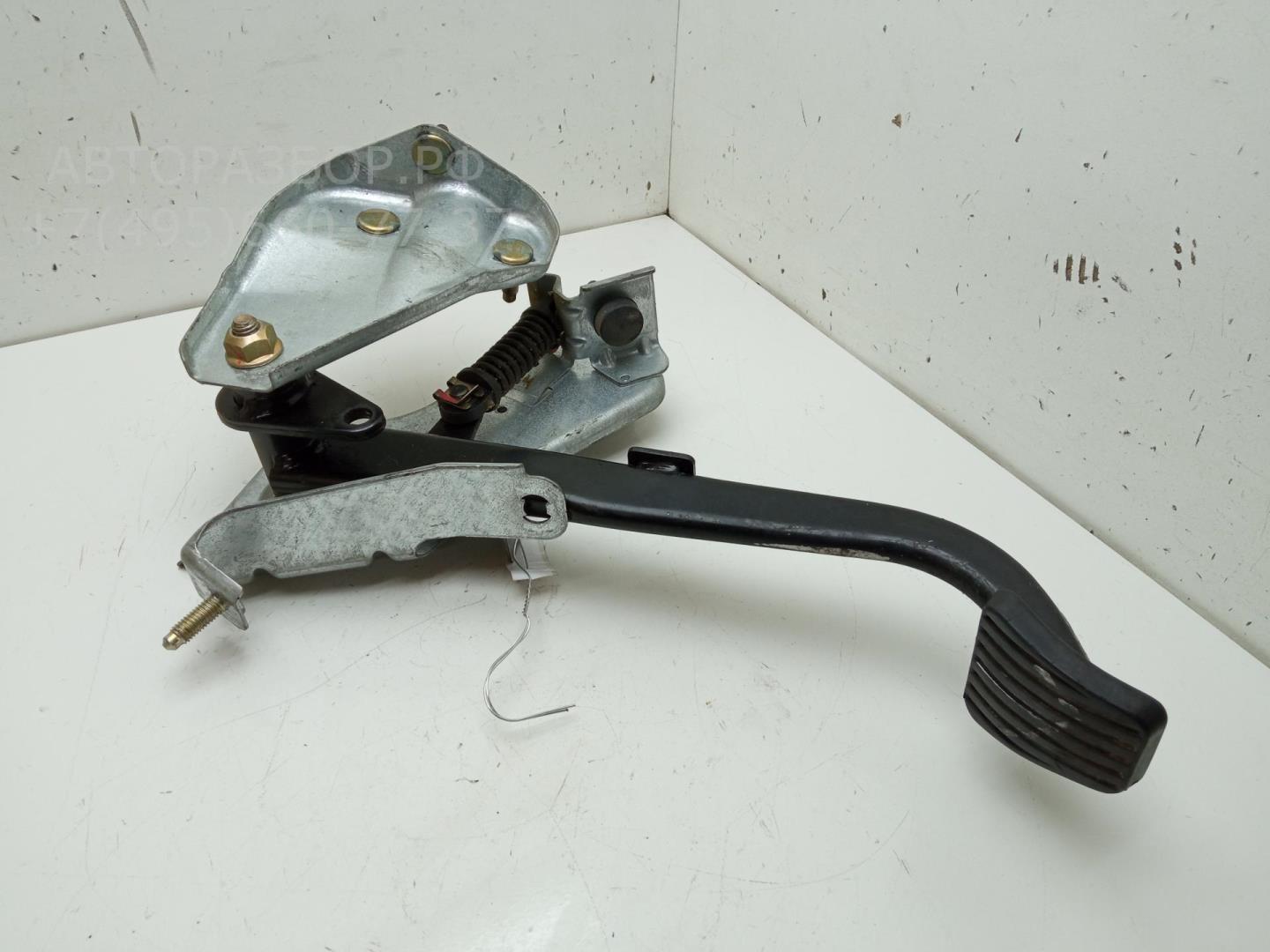 Педаль сцепления