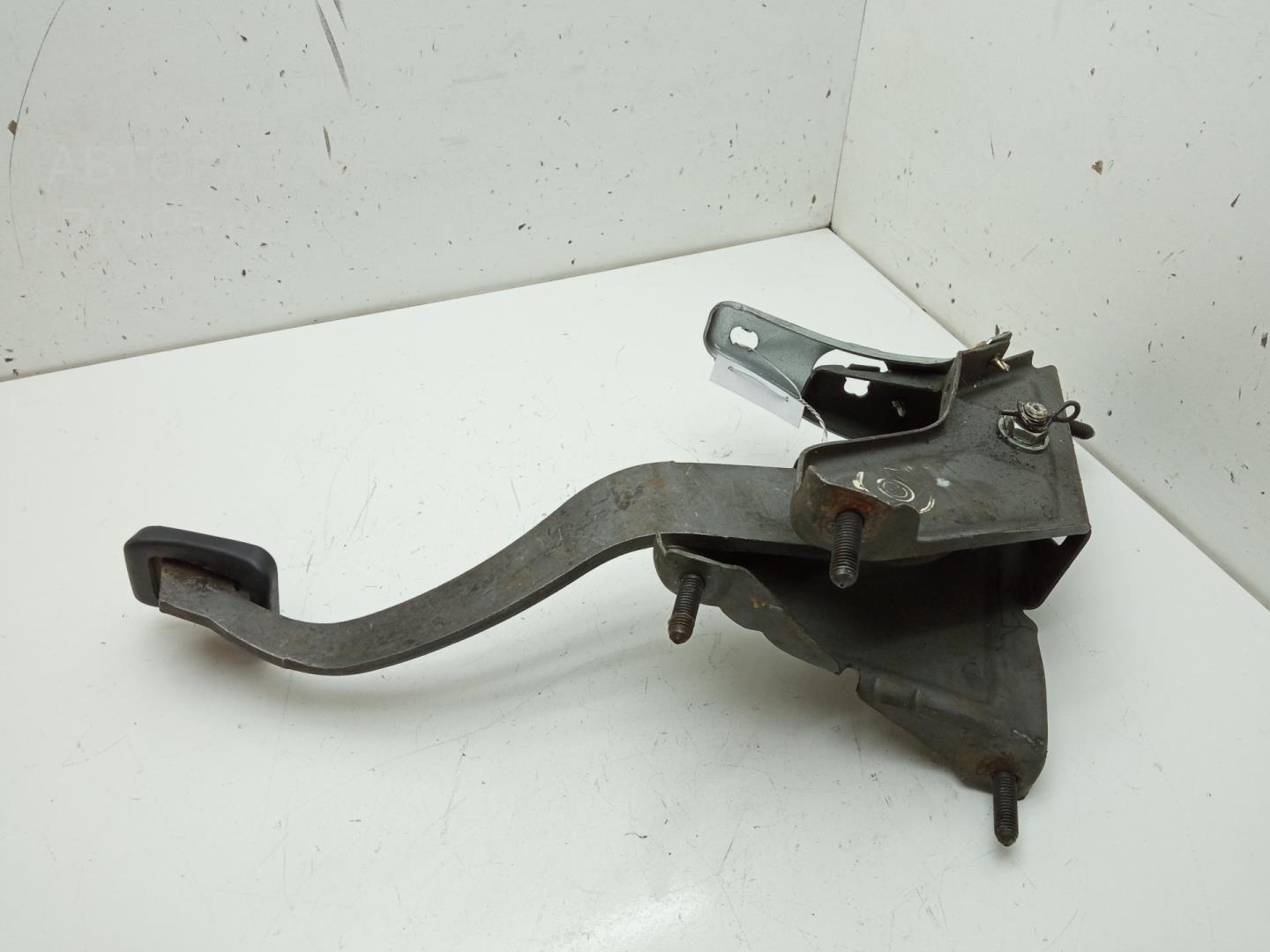 Педаль тормоза