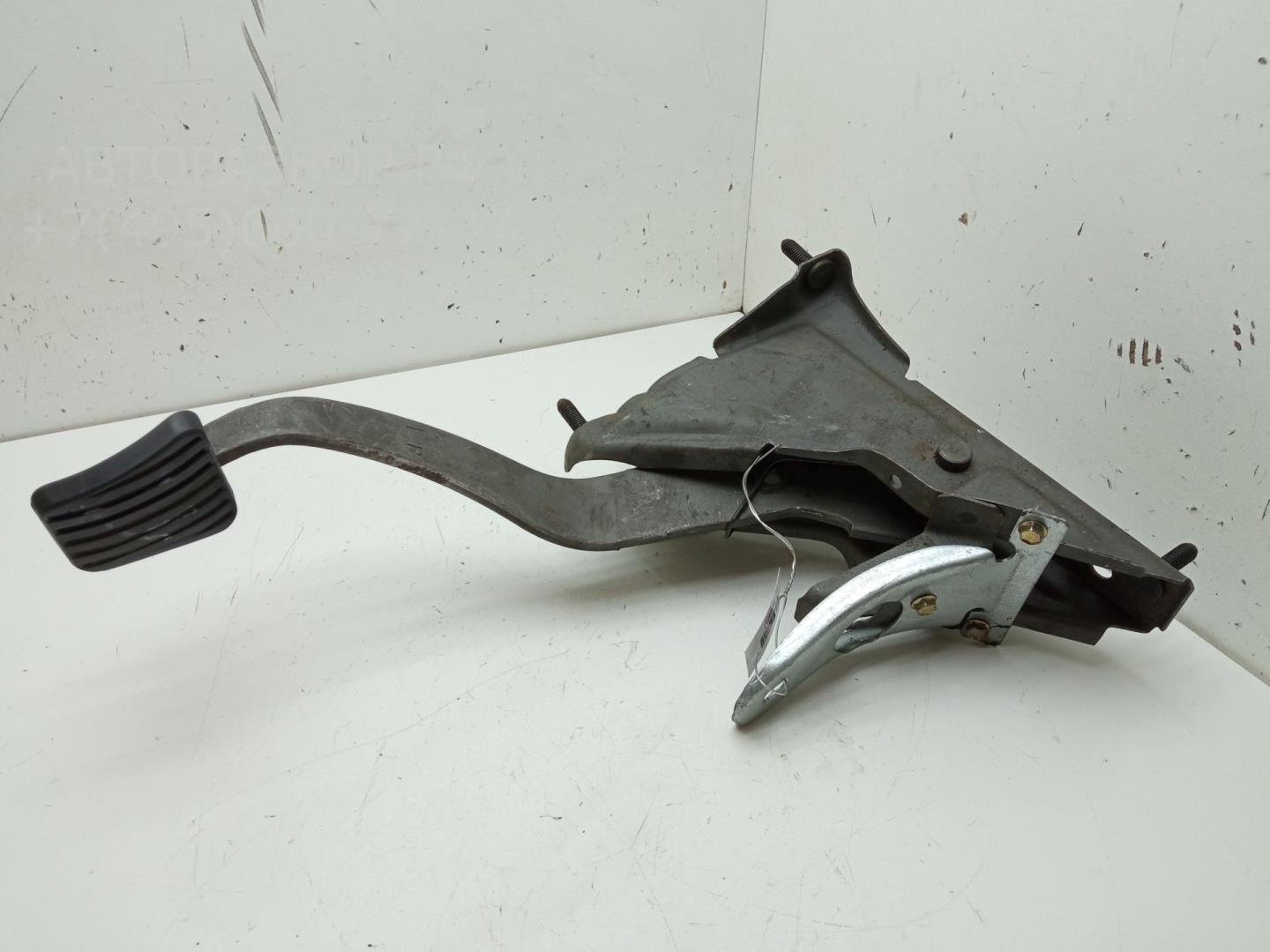 Педаль тормоза