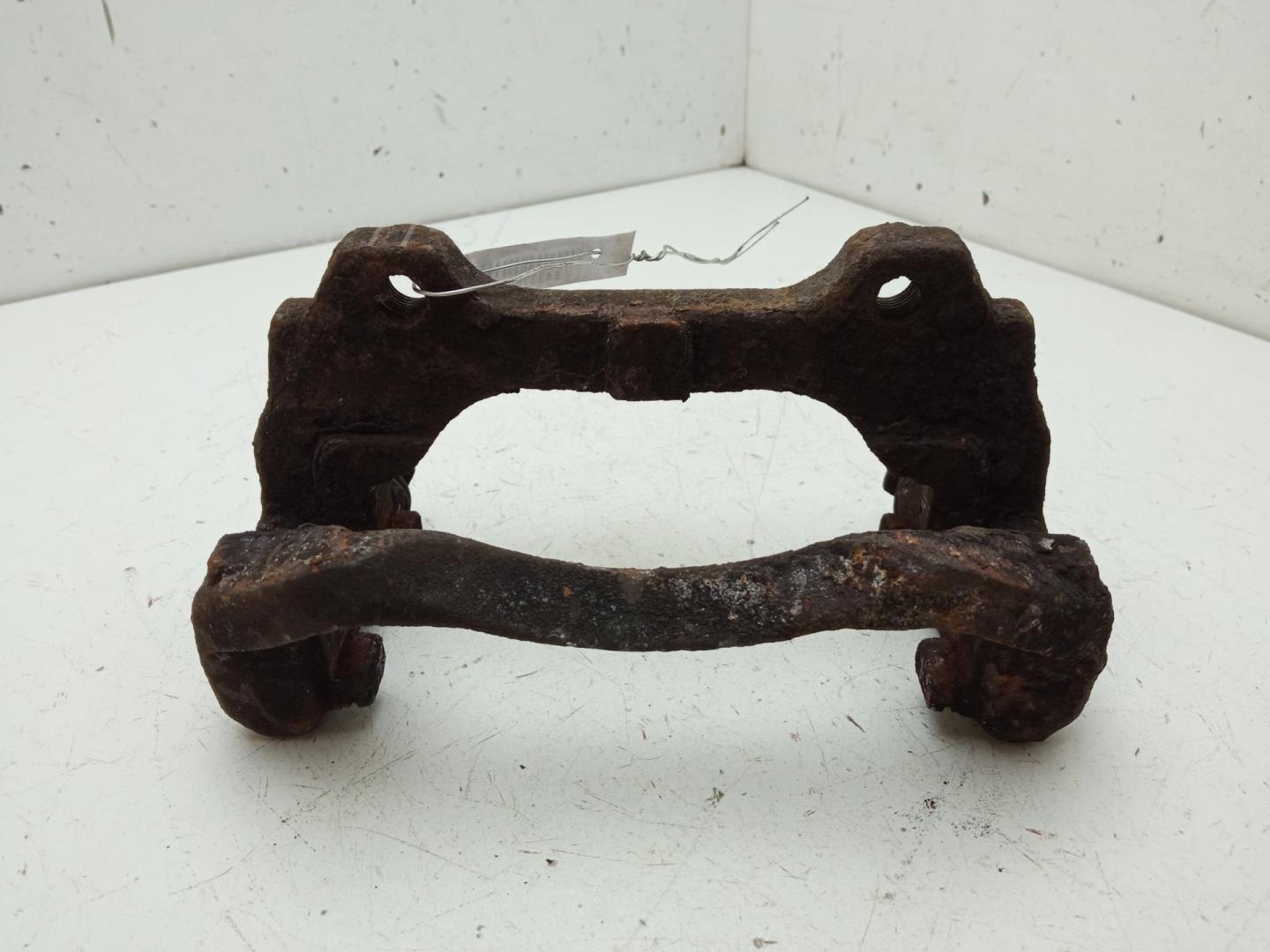 Скоба суппорта переднего