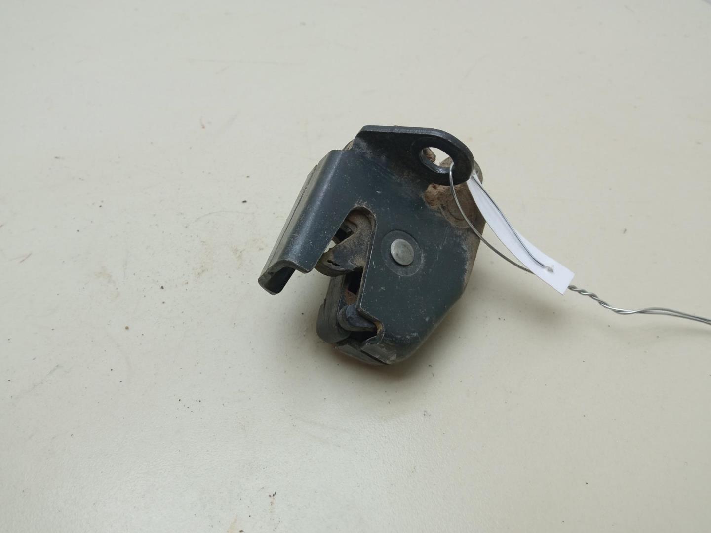 Замок багажника