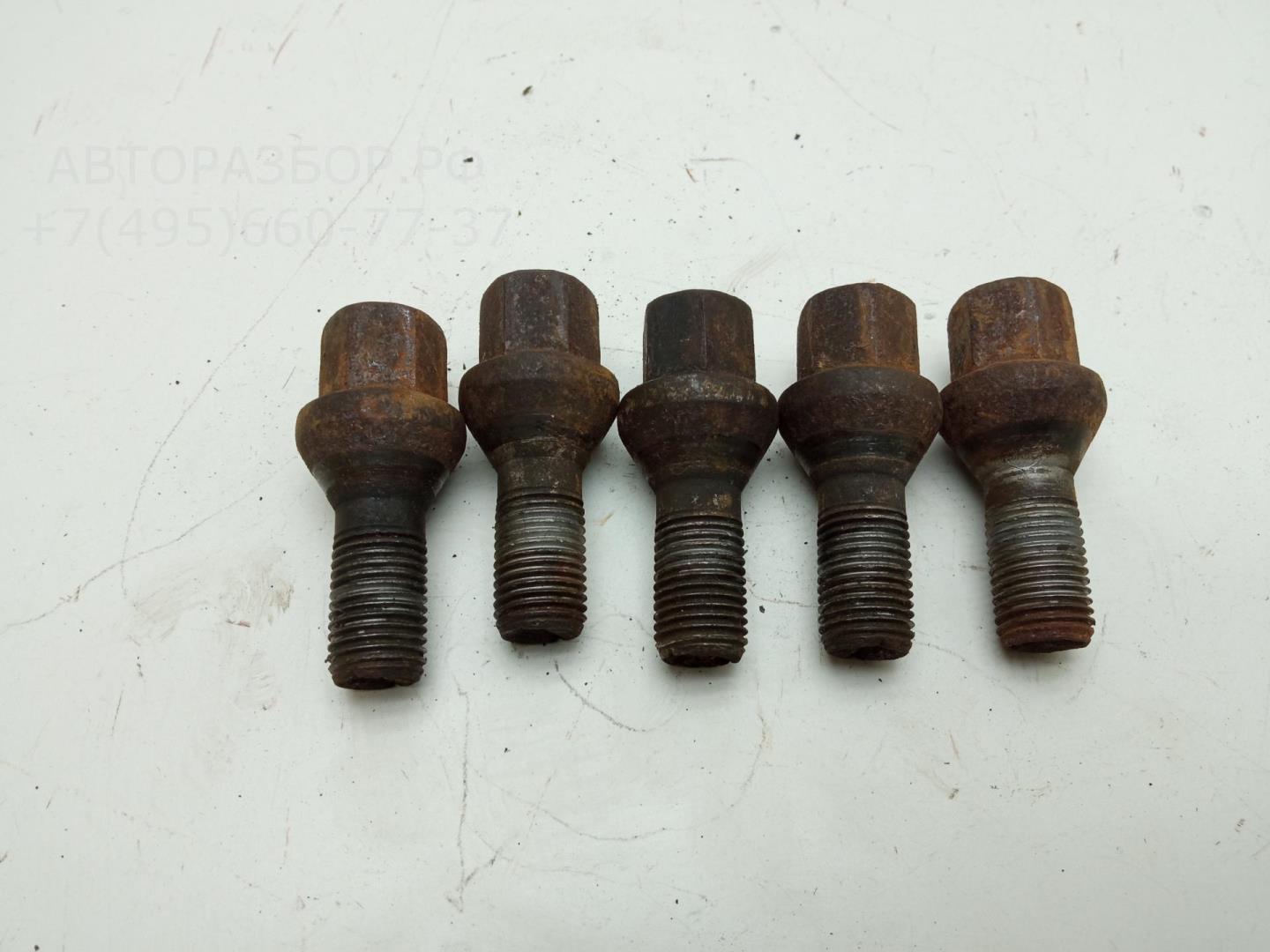 Болт колесный