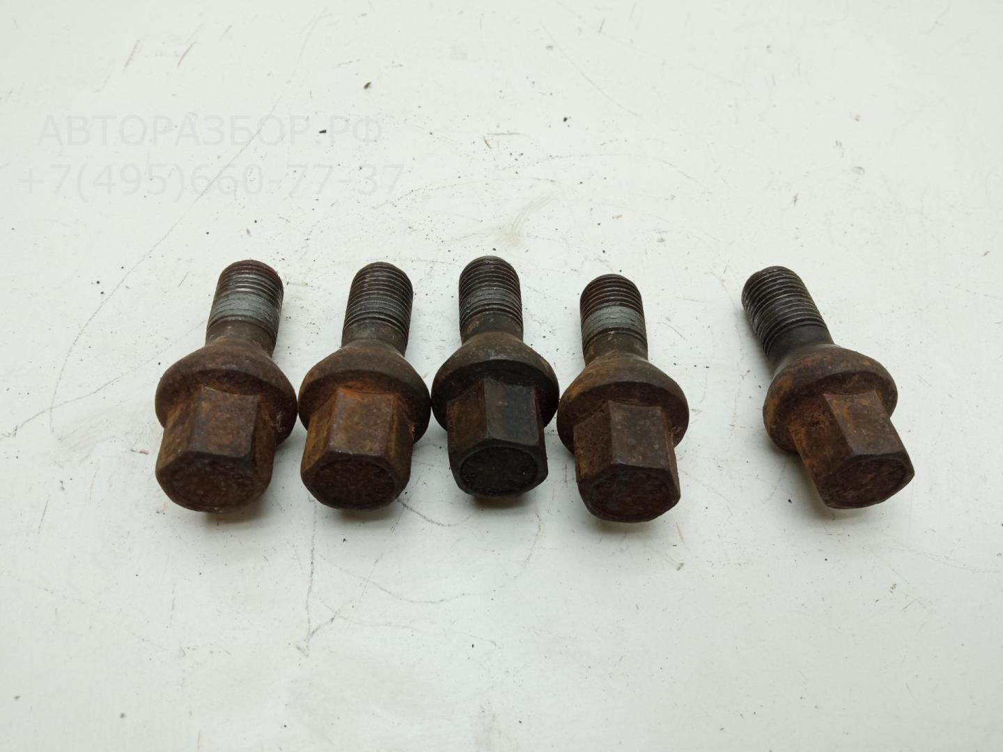 Болт колесный