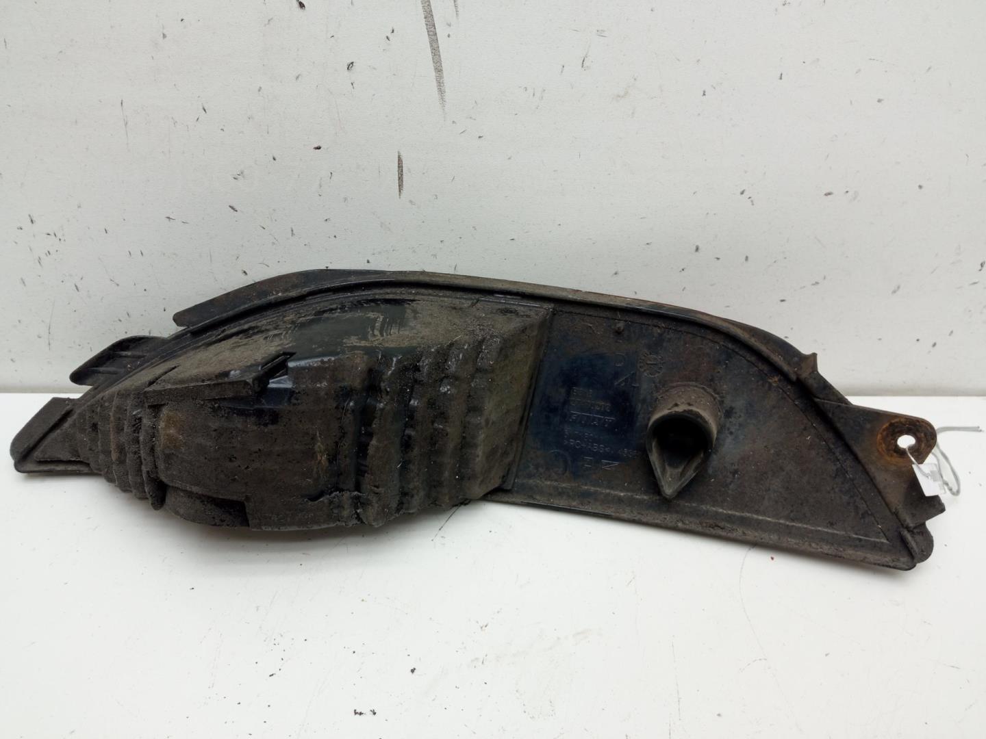 Фонарь задний в бампер правый