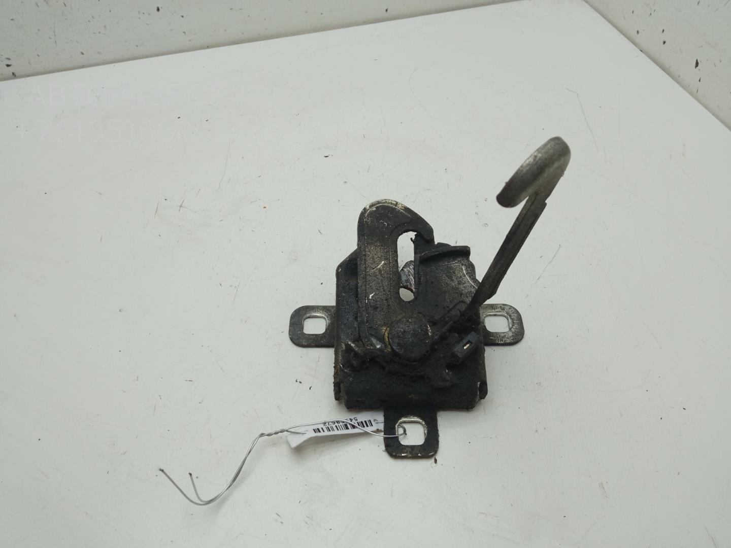 Замок капота