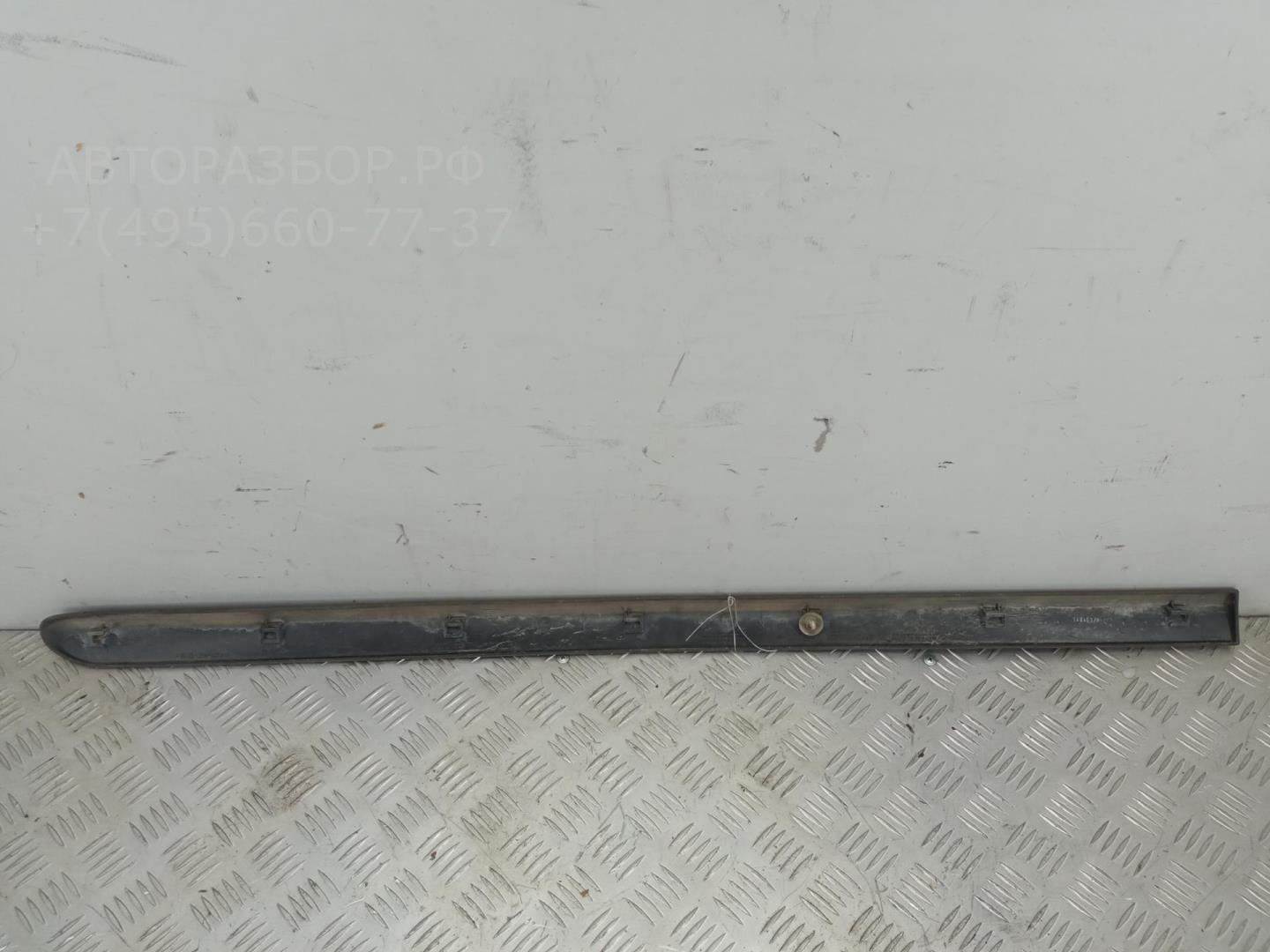 Молдинг двери передней левой