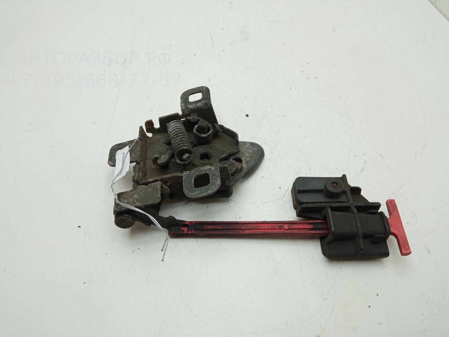 Замок капота