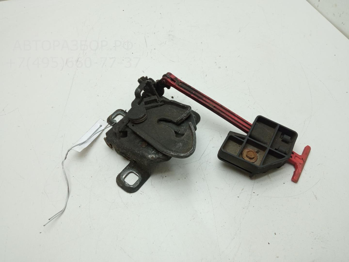 Замок капота