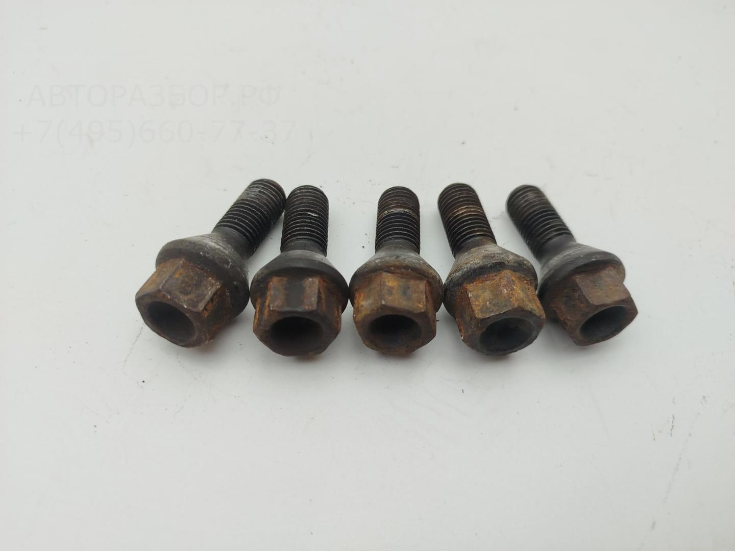 Болт колесный