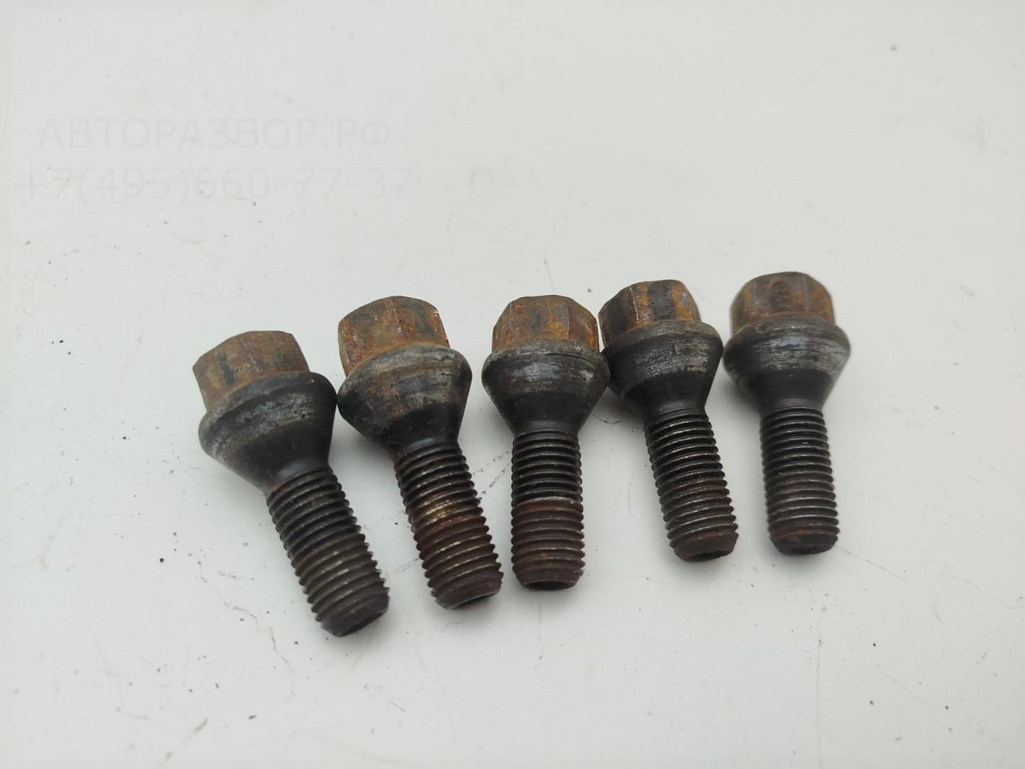 Болт колесный