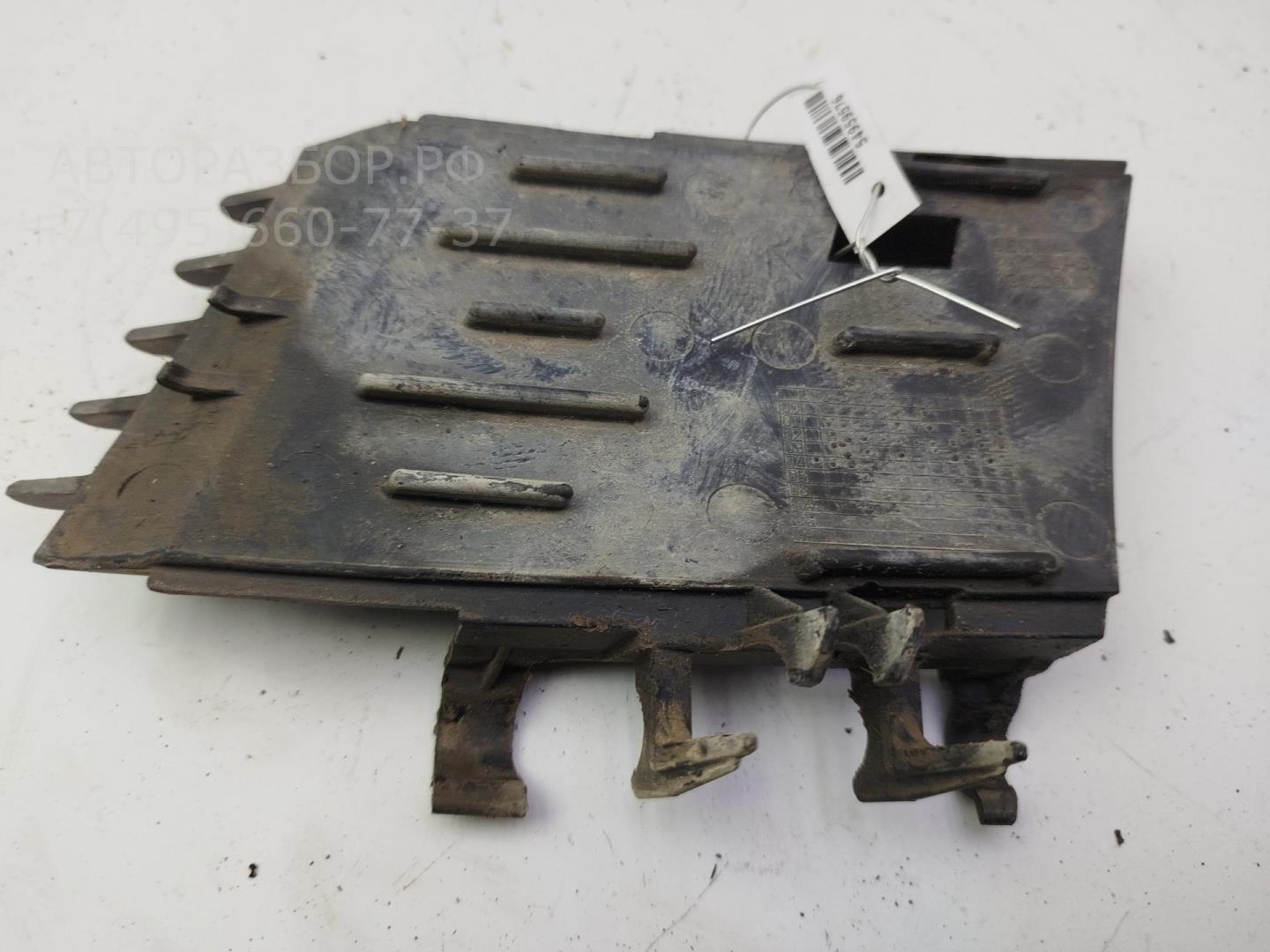 Рамка противотуманной фары правой