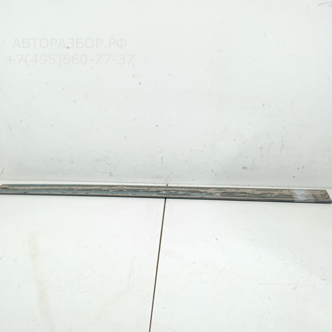 Молдинг двери передней левой