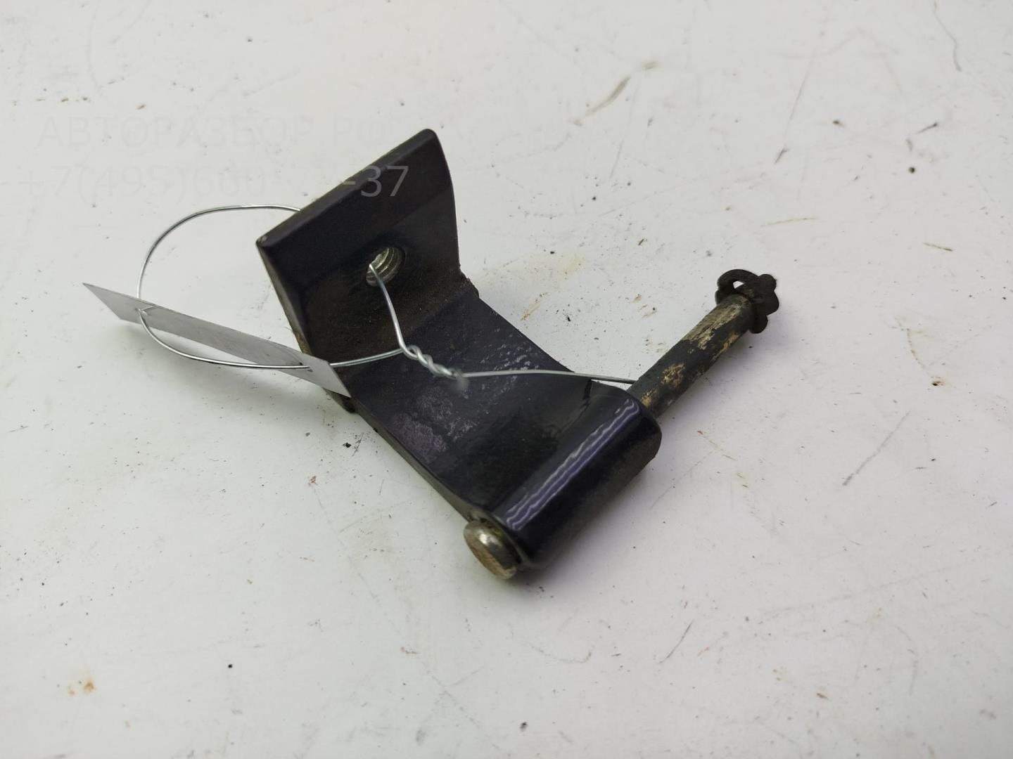 Петля крышки багажника