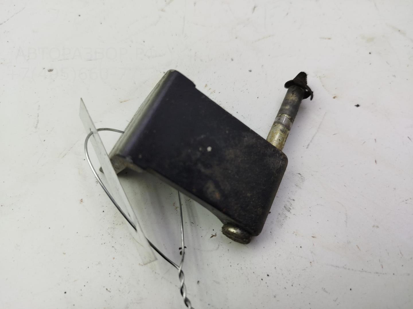 Петля крышки багажника