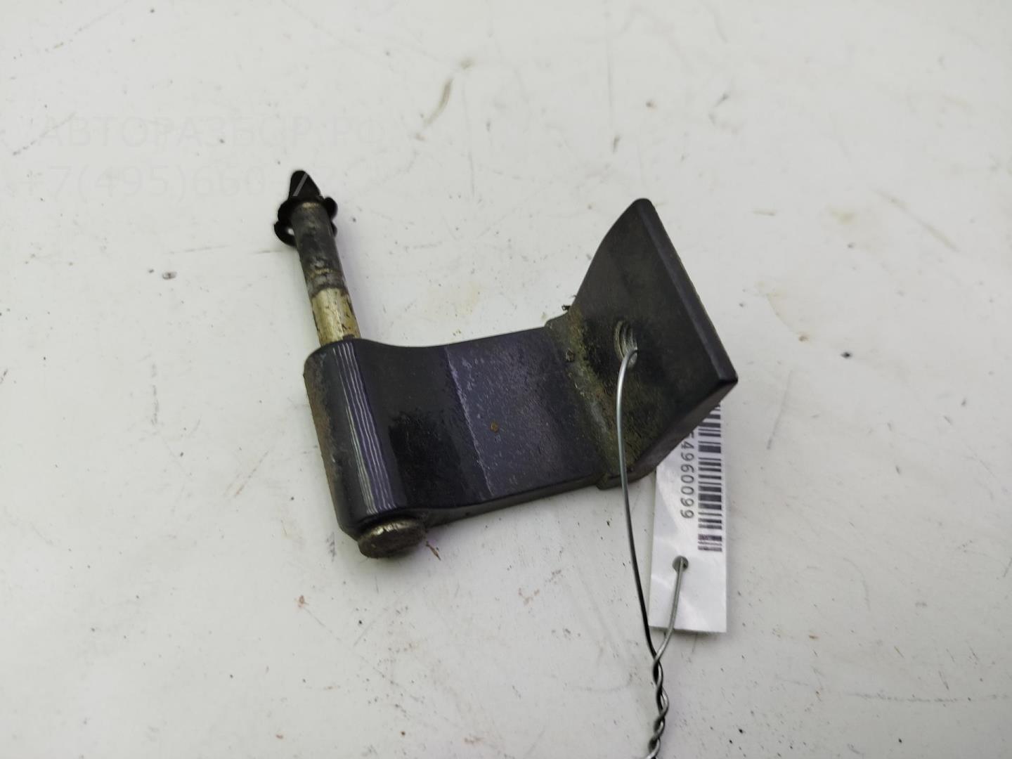 Петля крышки багажника