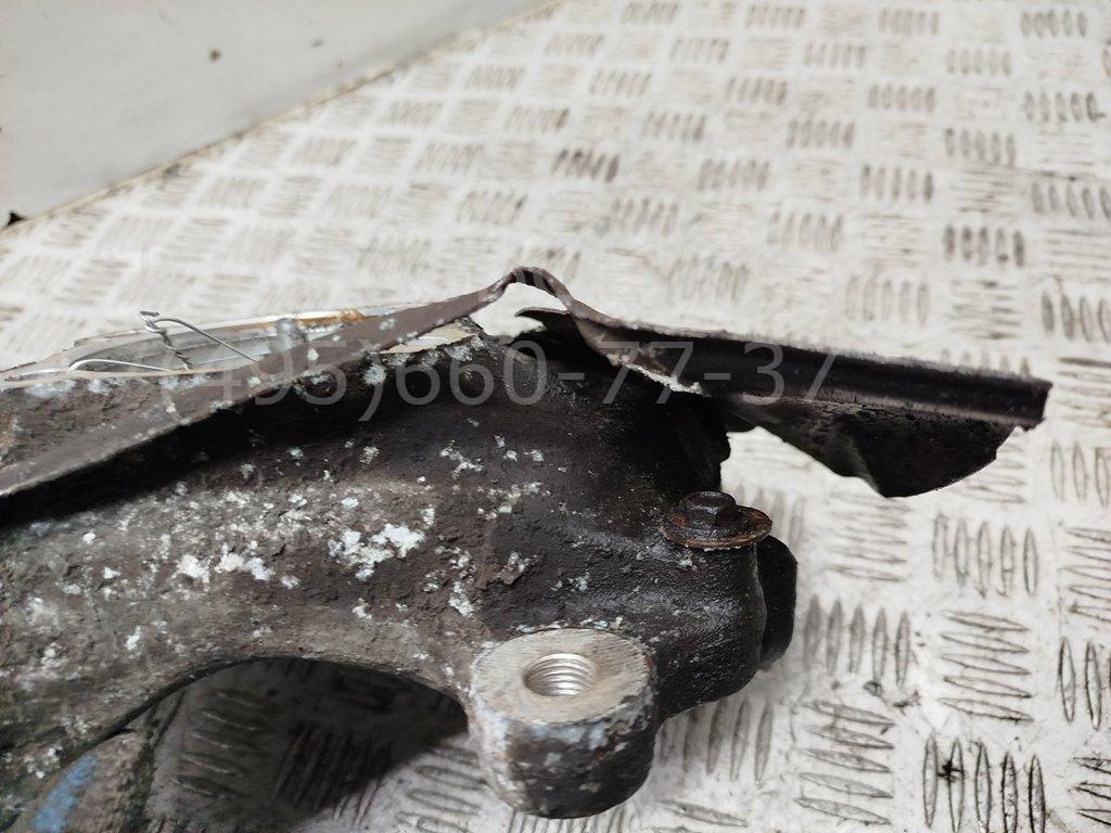 Кулак поворотный передний правый