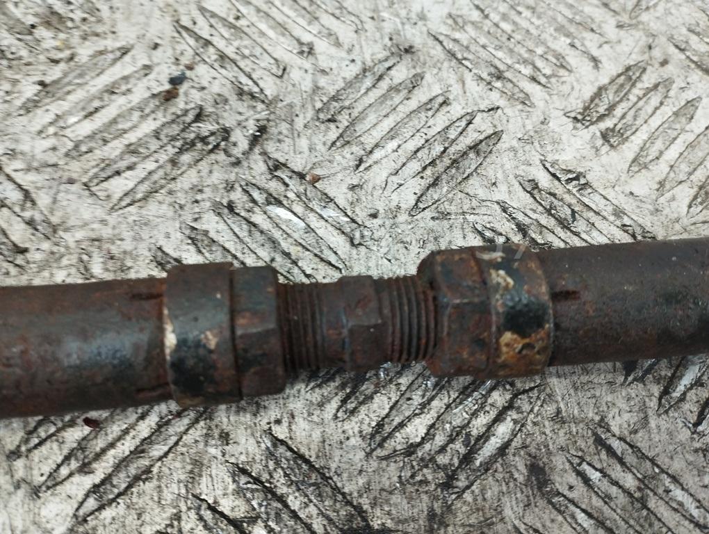 Тяга рулевая левая