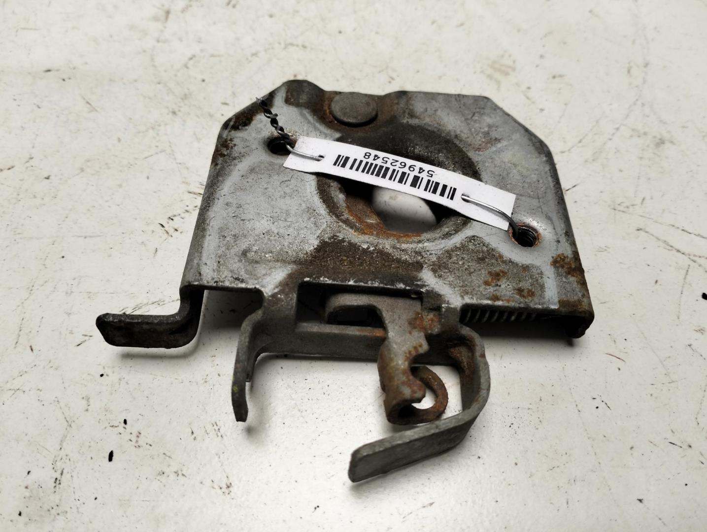 Замок капота