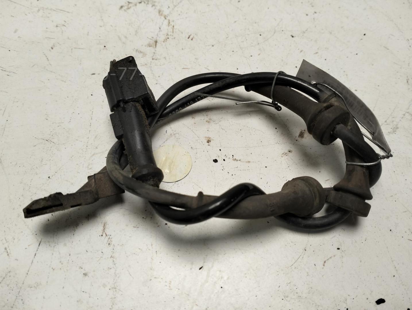 Датчик ABS передний