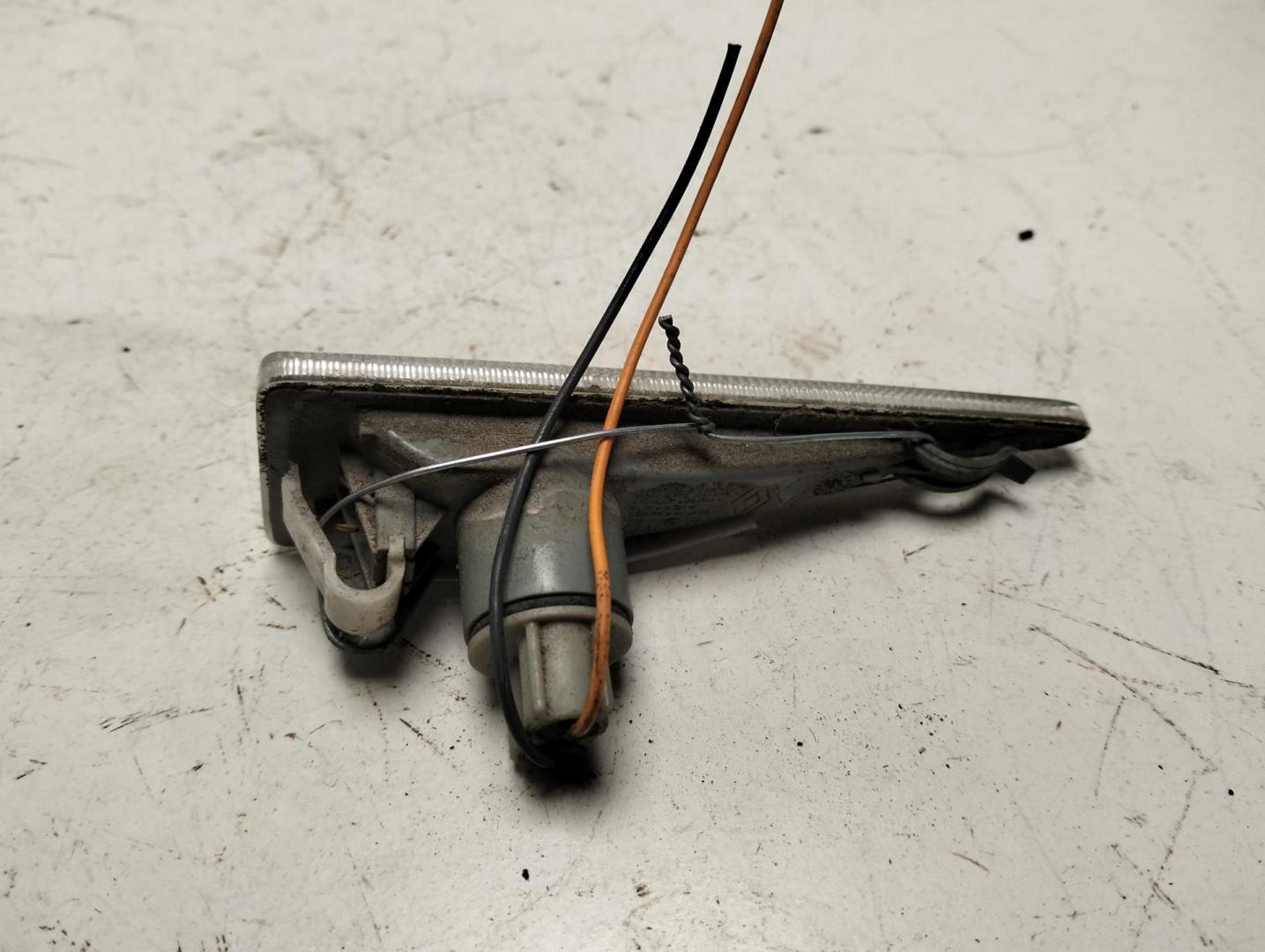 Указатель поворота левый