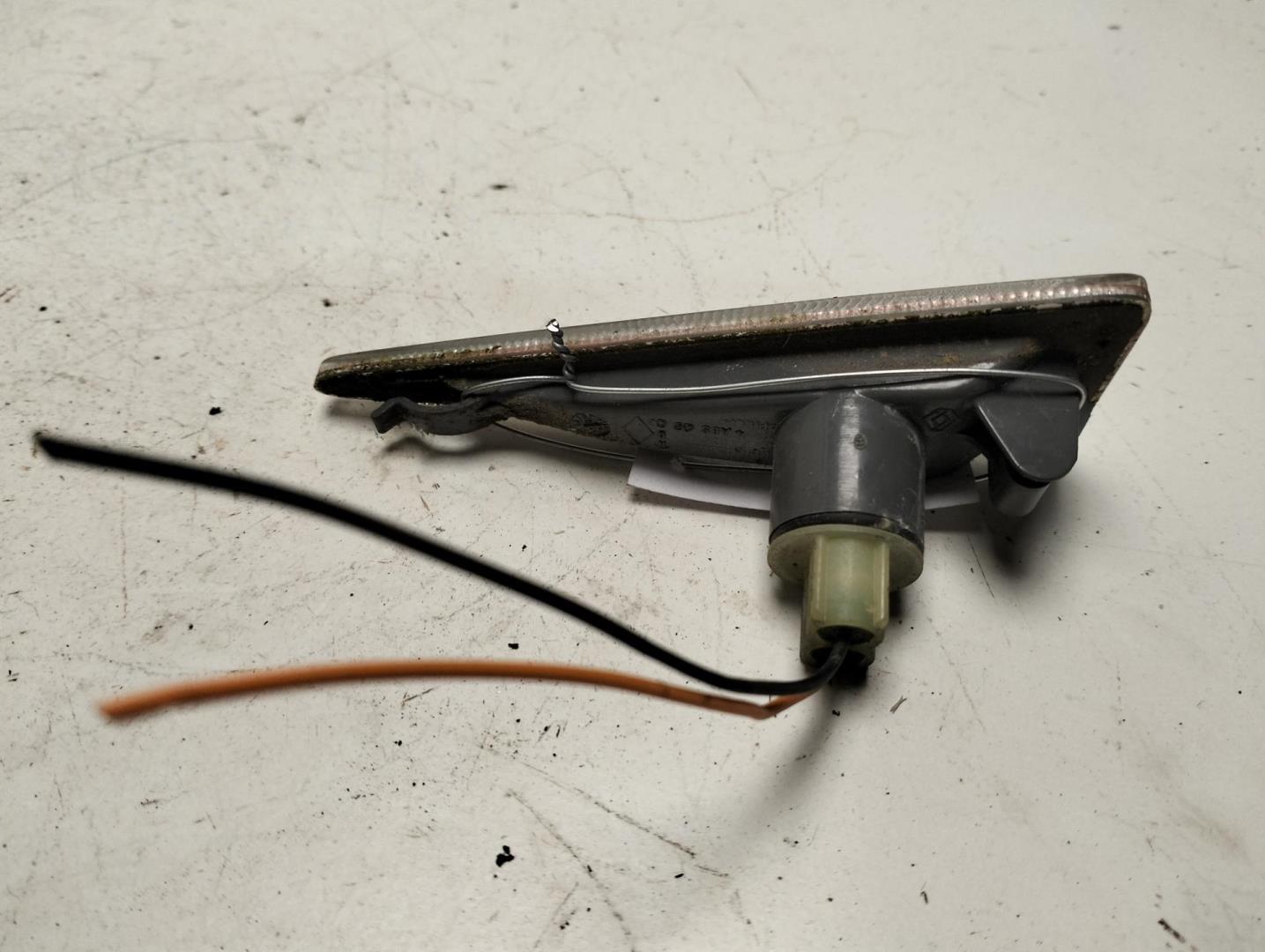 Указатель поворота левый