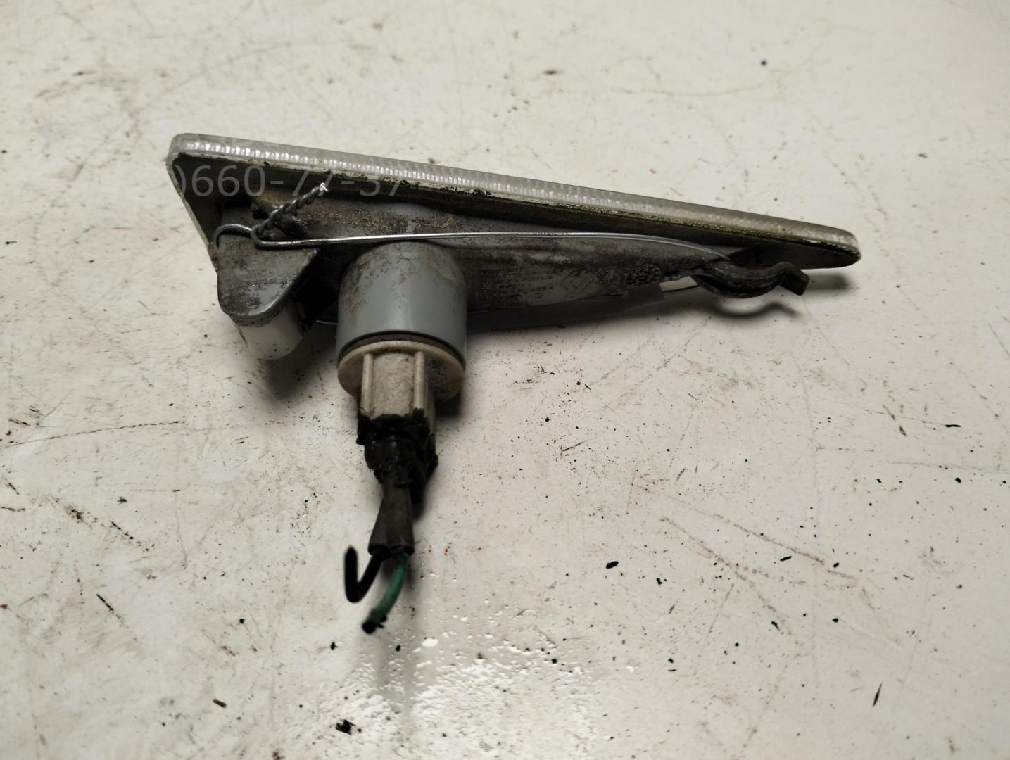 Указатель поворота правый