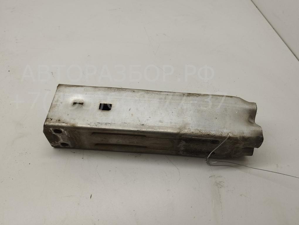 Кронштейн переднего бампера