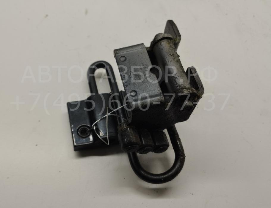 Петля двери