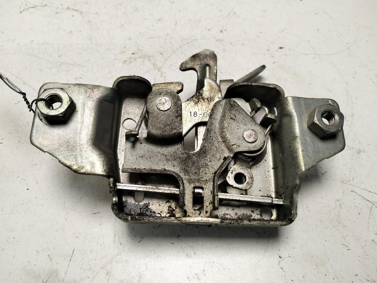 Замок капота