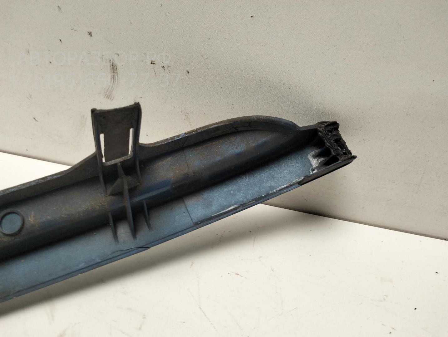 Решетка радиатора левая