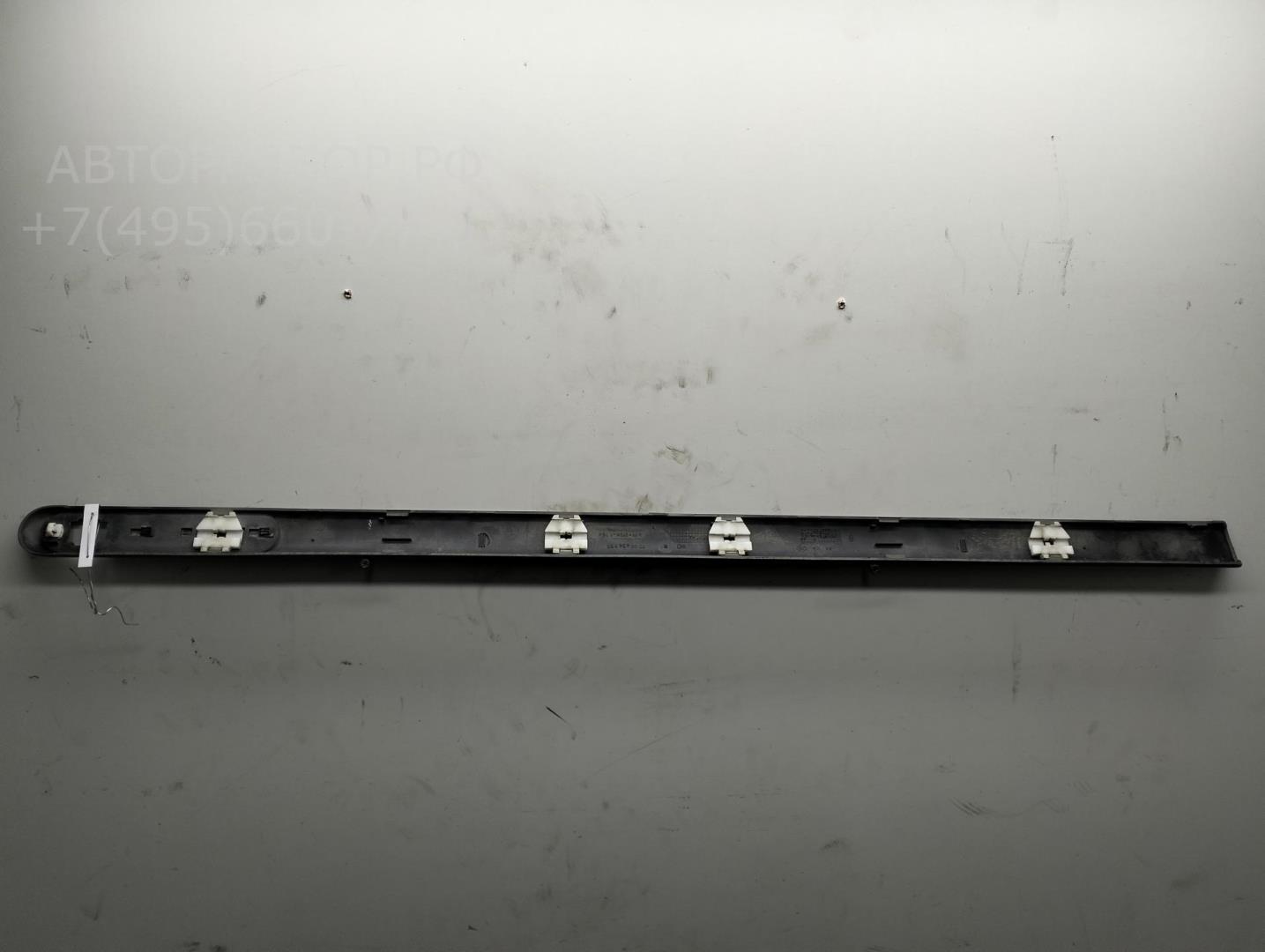 Молдинг двери передней левой