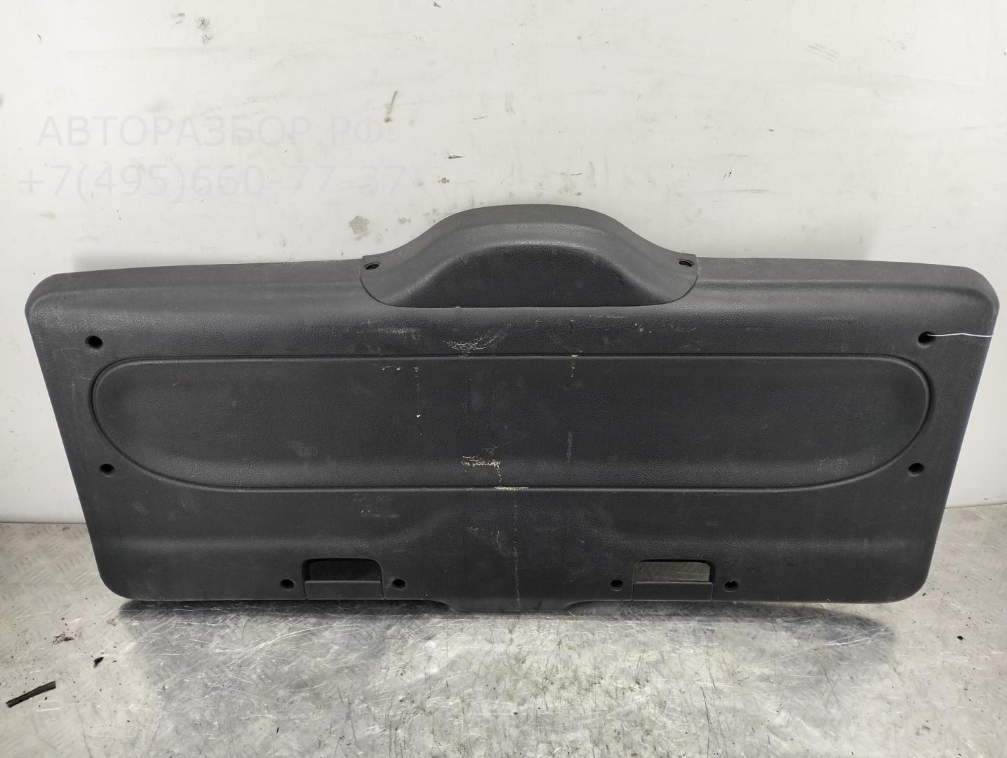 Обшивка крышки багажника