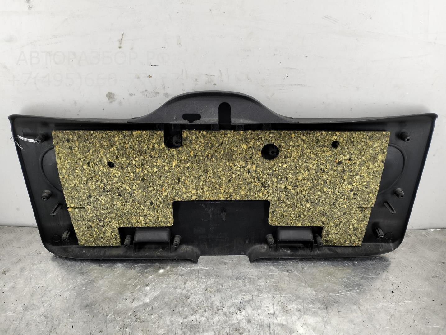 Обшивка крышки багажника