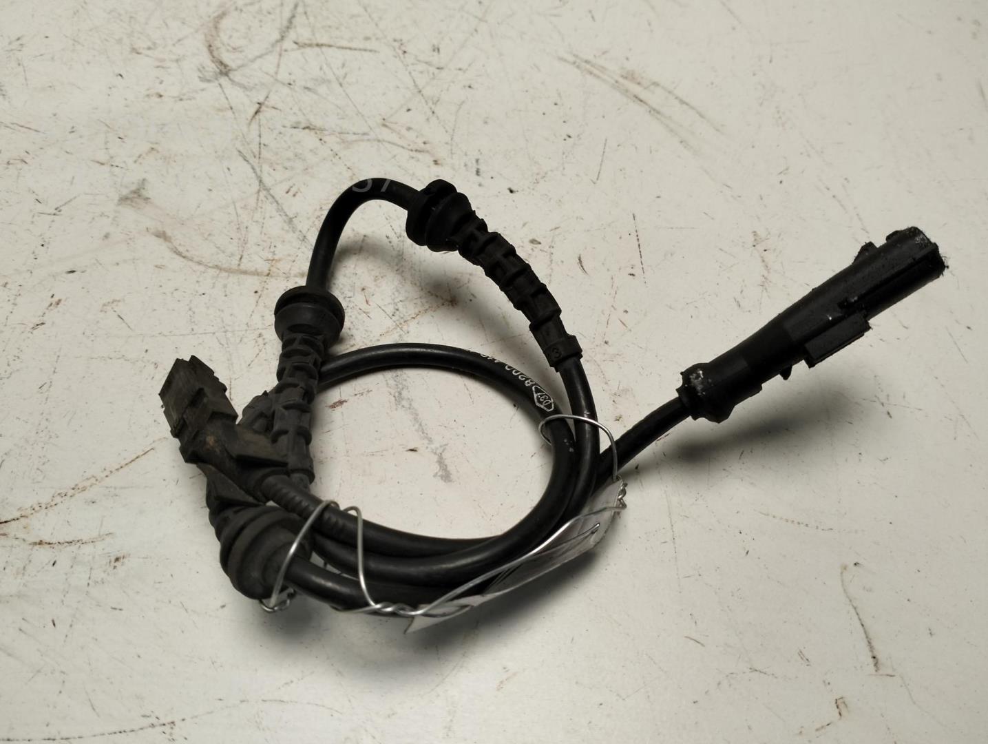 Датчик ABS передний