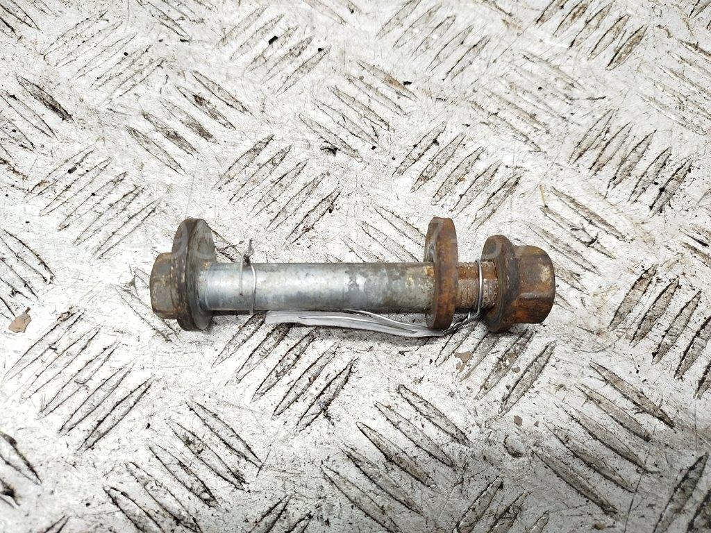 Болт развала задних колес