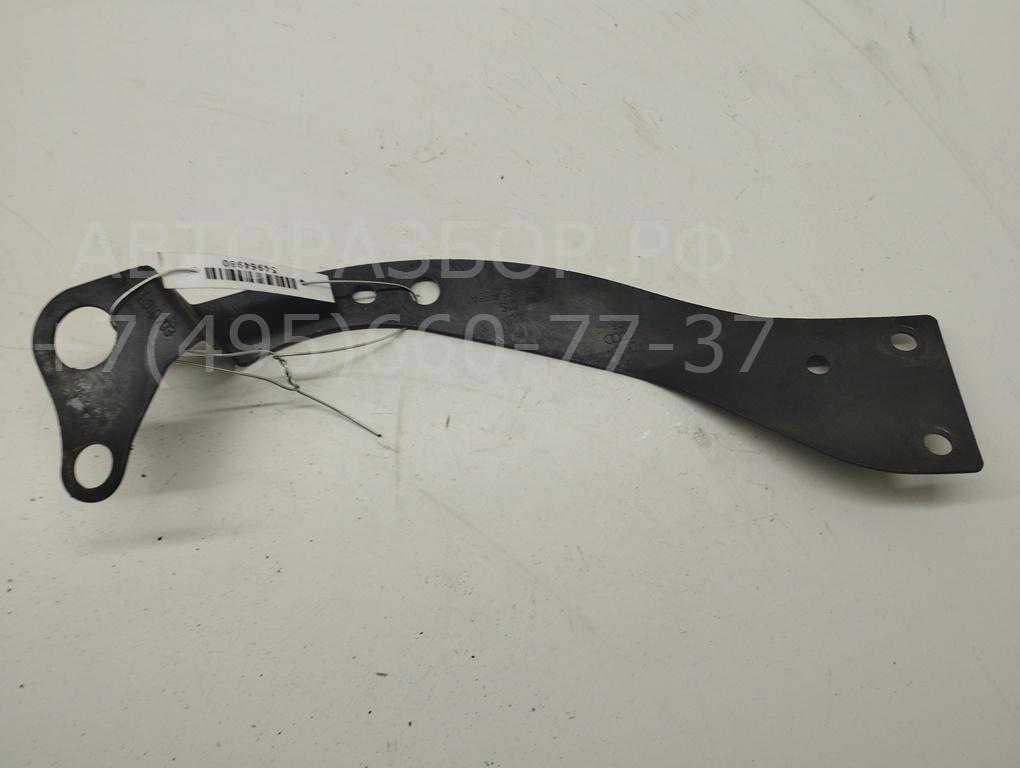 Кронштейн переднего бампера правый