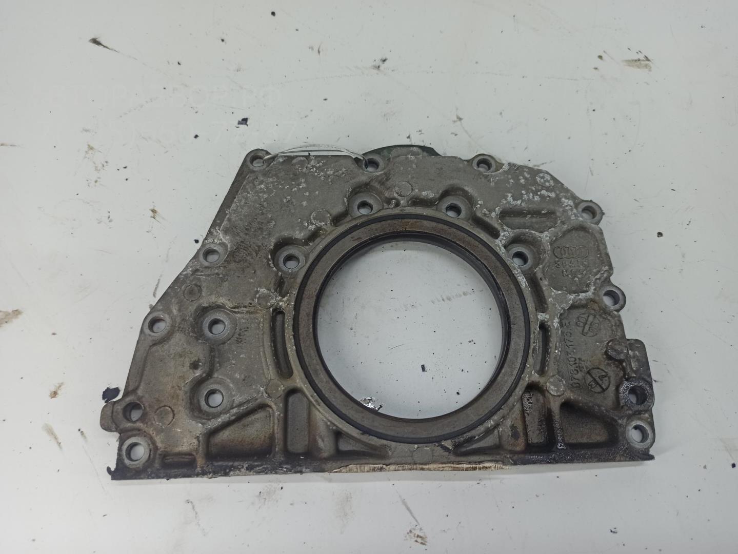 Крышка двигателя