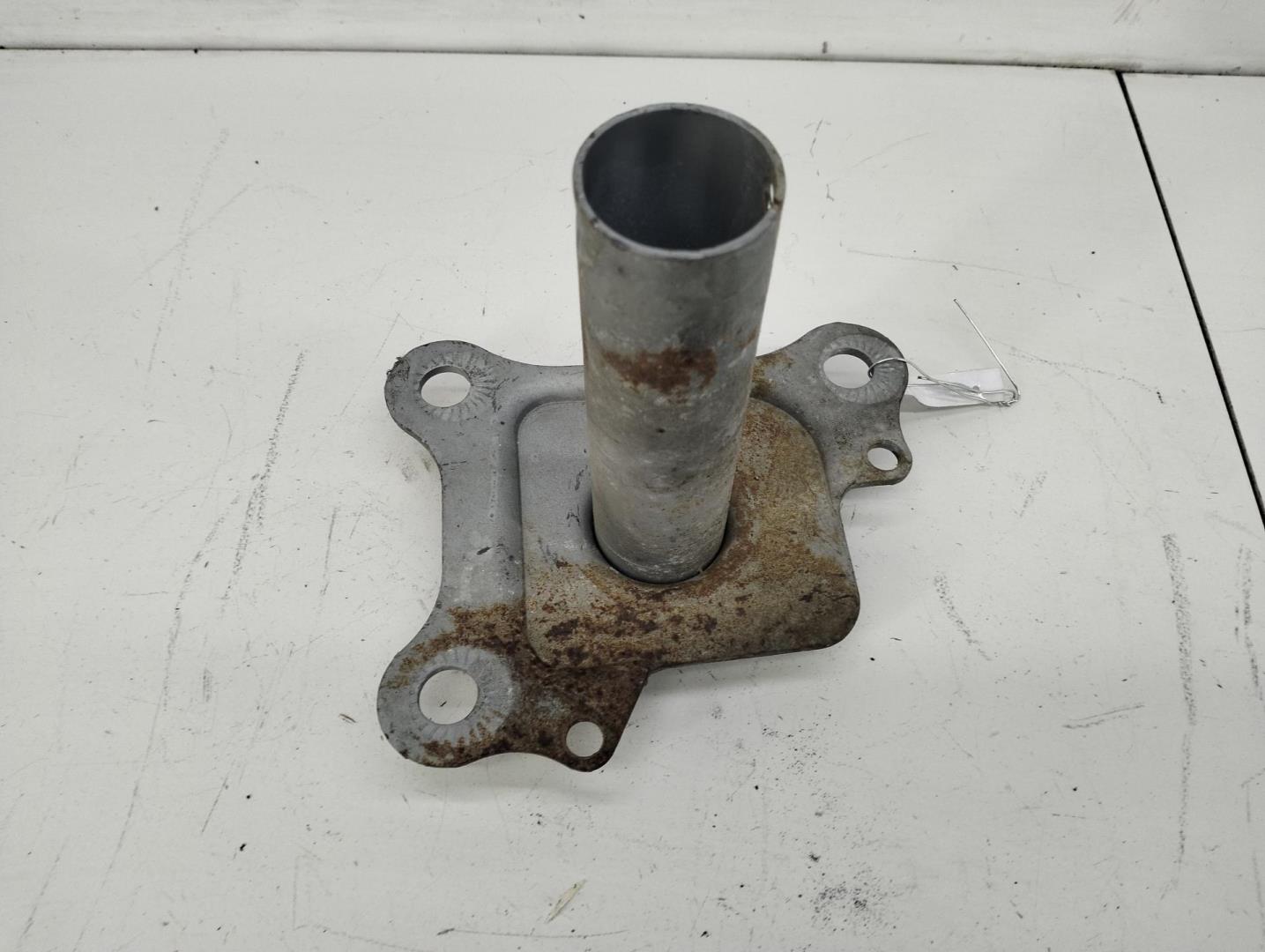 Кронштейн переднего бампера правый