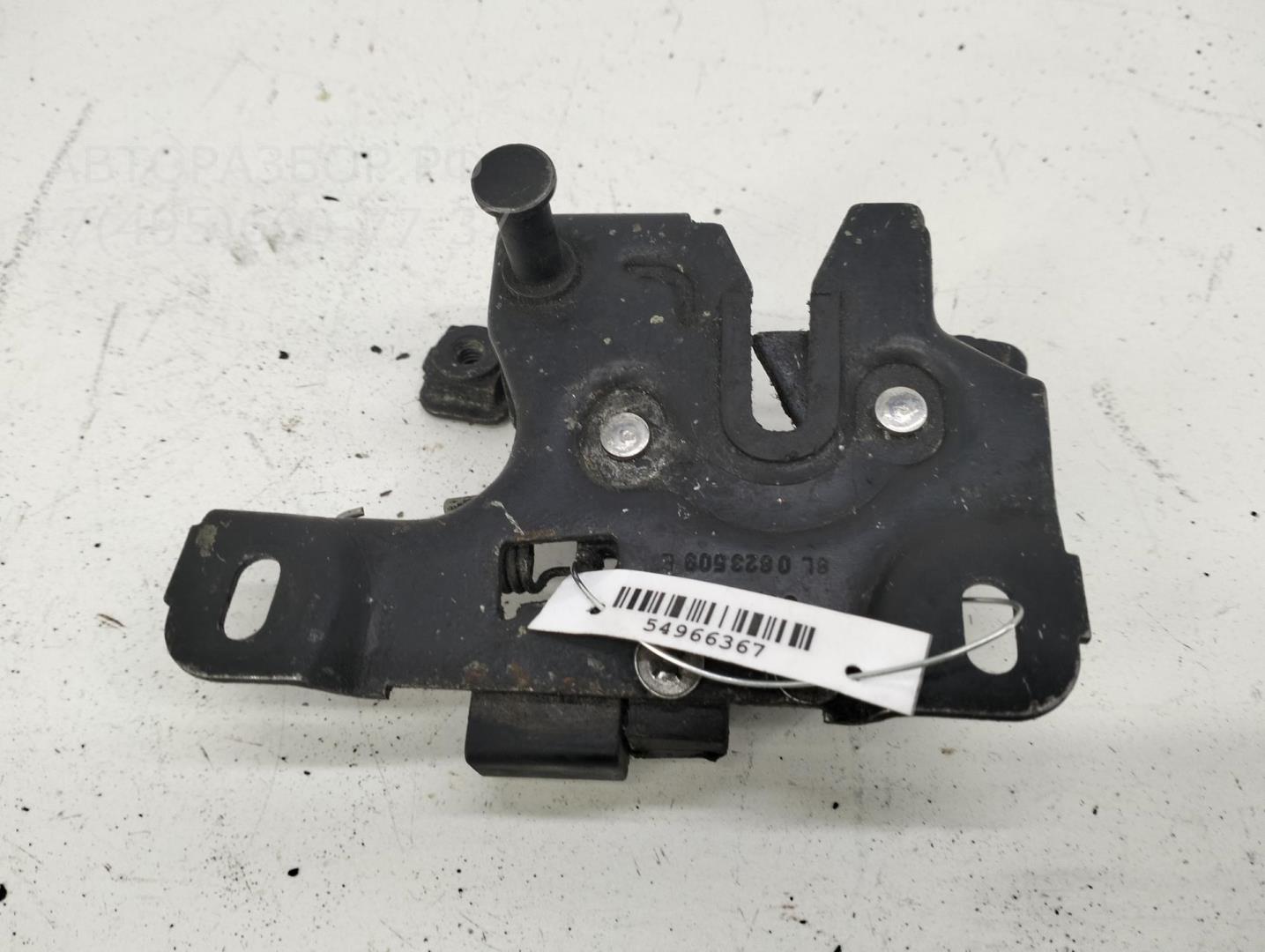 Замок капота