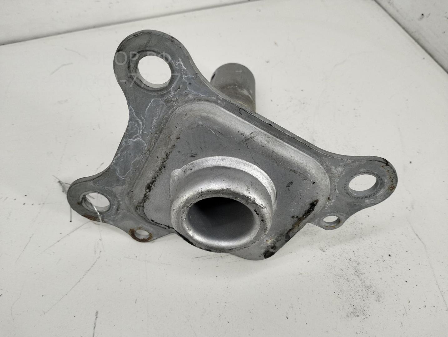 Кронштейн переднего бампера левый