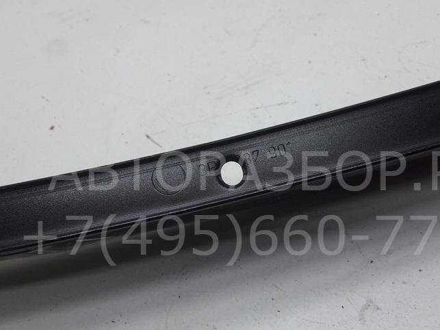 Накладка двери передней левой