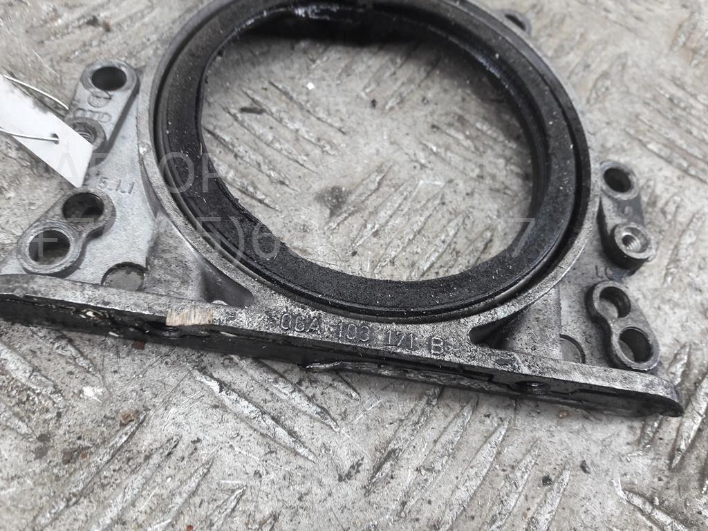 Крышка двигателя передняя